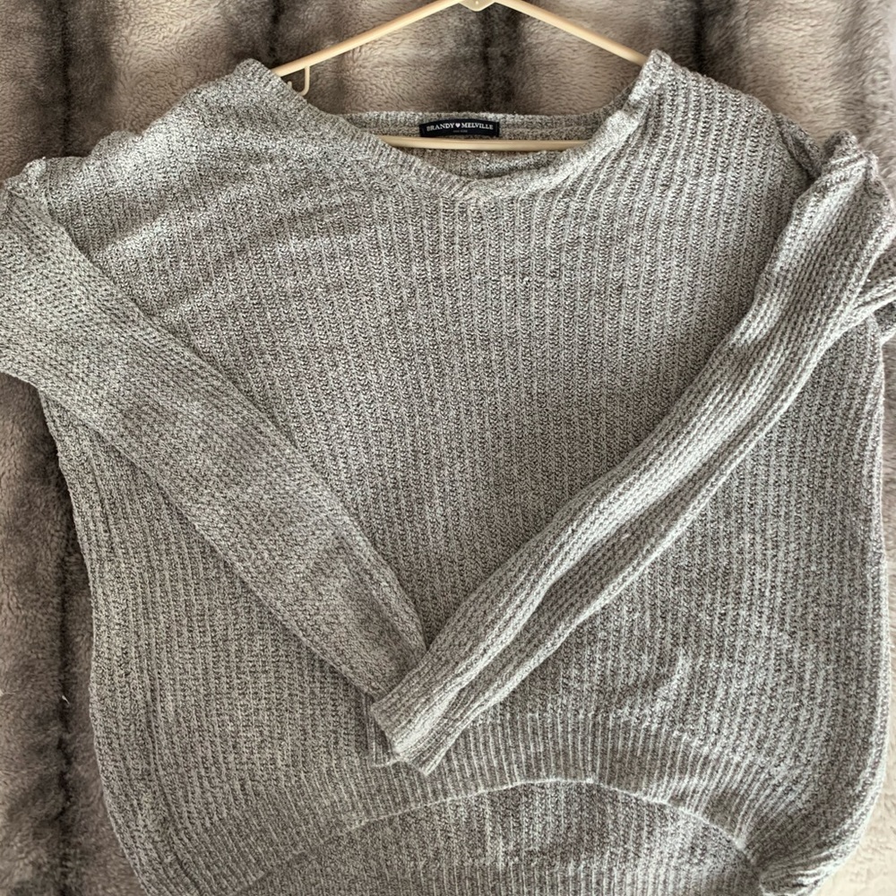 Brandy Melville noted salt and pepper sweater !!!